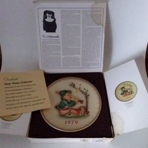 M.J. Hummel Collectors 1979 Annual Plate